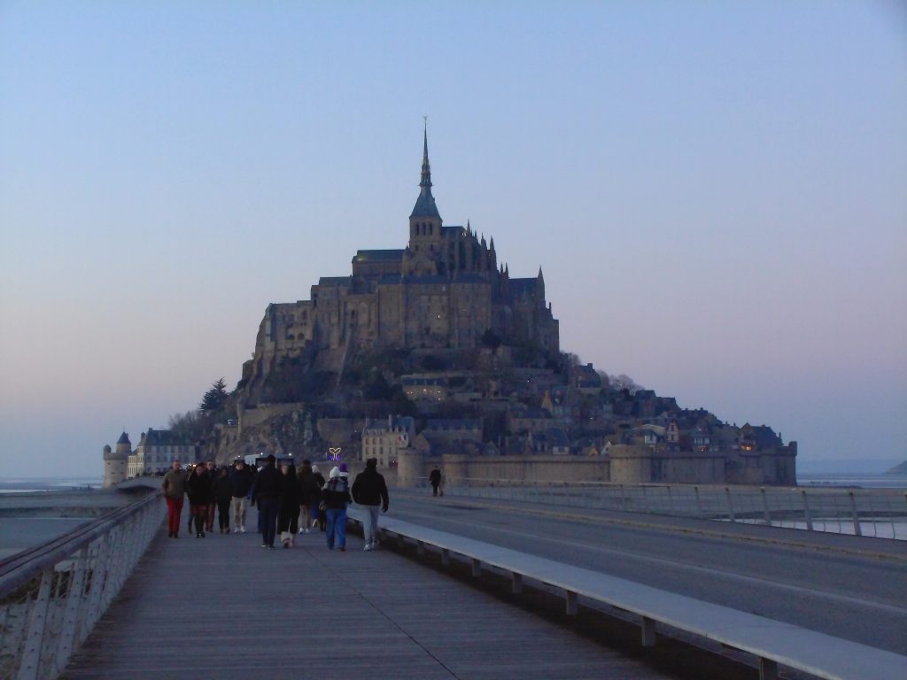 Préparez votre aventure, et une fois sur place... laissez le Mont vous guider.