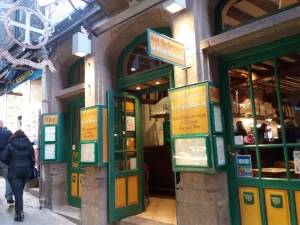 devanture hotel la croix blanche mont saint michel