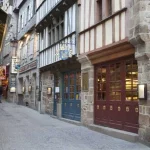 devanture hôtel saint pierre au mont saint michel