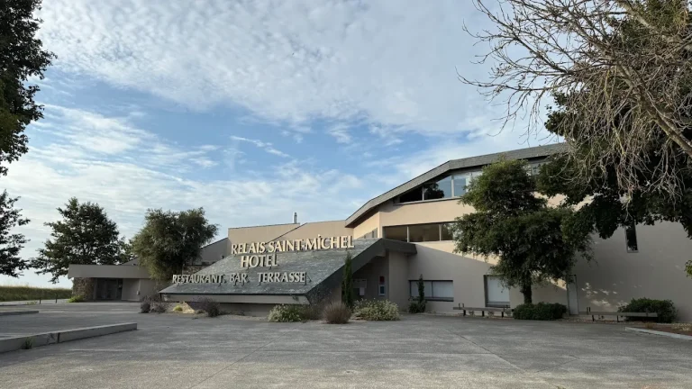relais saint michel 3etoile caserne mont saint michel